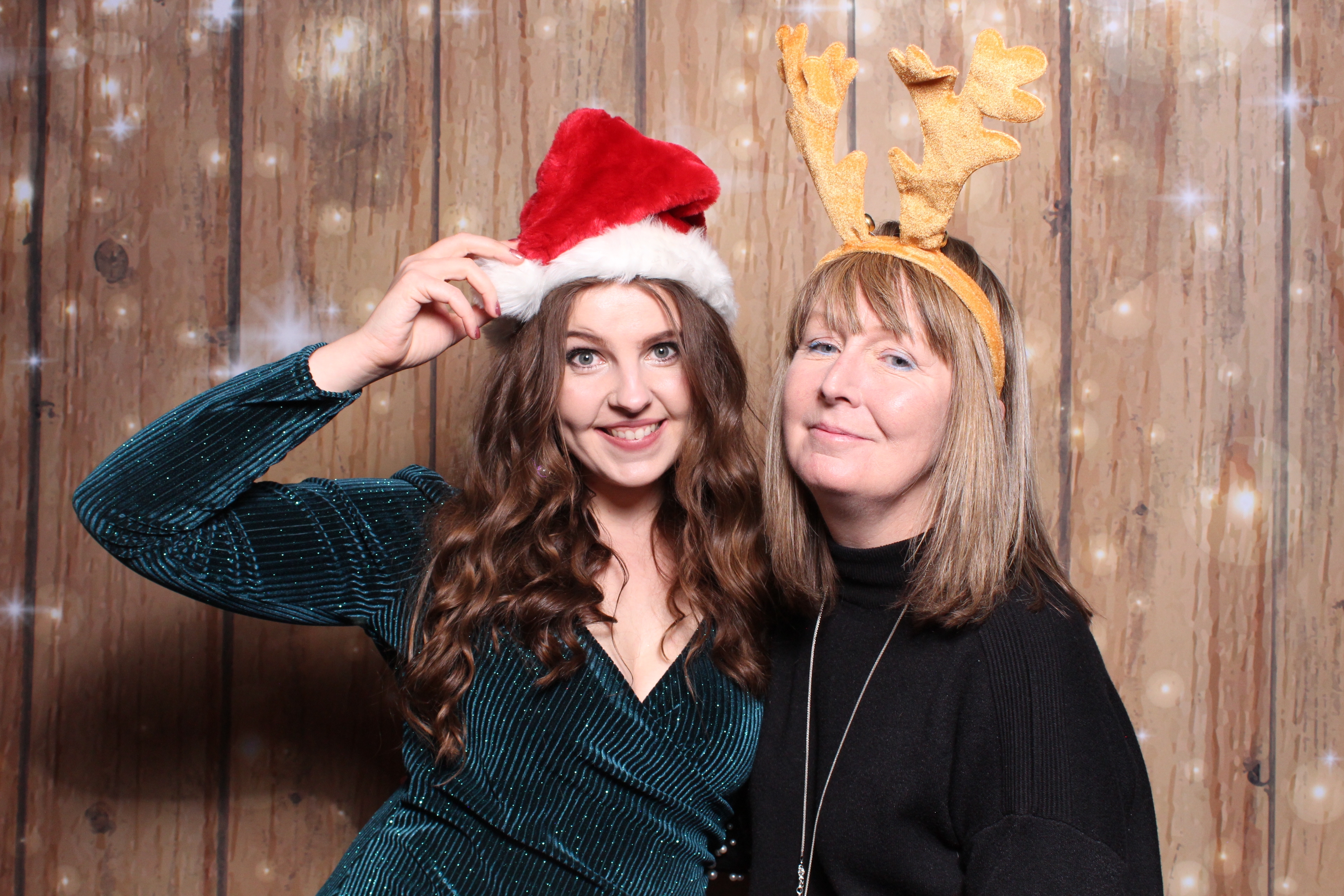 Tes Christmas party  | View more photos from the event at gallery.magicimages.uk/u/MagicImages/Tes-Christmas-party